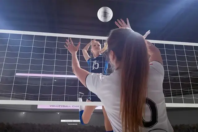 Lämmittely ja leikit lentopallon kanssa Klubbensport.fi